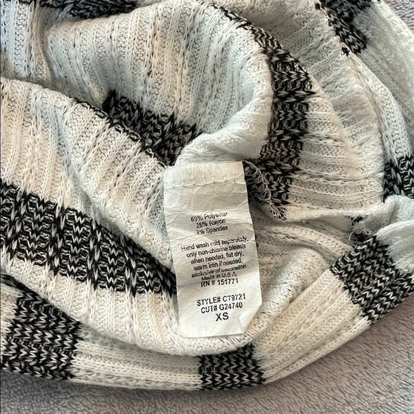 Kaileigh Ribbed Striped Sweater Tank Top - Picture 5 of 7